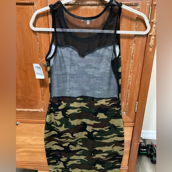 Super cute cano dress from Charlotte Rouse with mess back!! Size Medium w/tags! - Picture 2 of 3